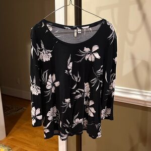 Chic Black and White Floral Long Sleeve Top